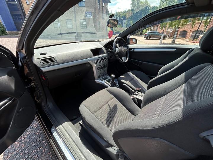 Vauxhall Astra - 1.9 CDTi SXi Sport Hatch 3dr - SH | PANORAMIC WINDSCREEN - Image 18