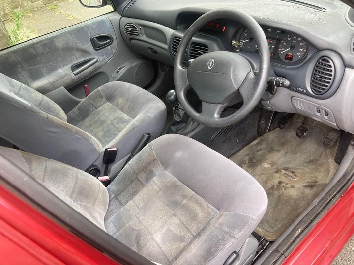Renault Megane - 1.6 16v Alize 5dr - ulez 50k genuine year mot - Image 7