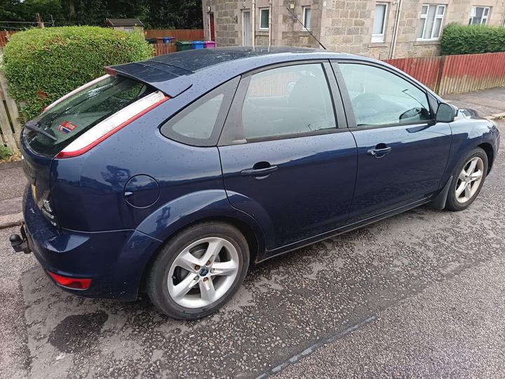 Ford Focus - 1.6 Zetec 5dr - Ideal for fixer project! - Image 5