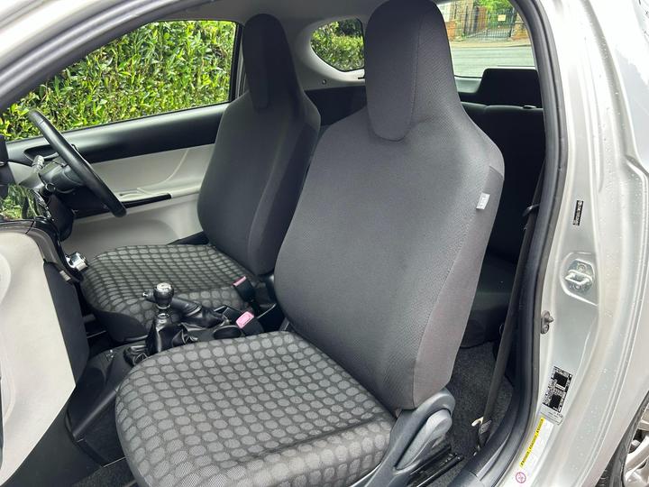 Toyota iQ - 1.0 VVT-i 2 Euro 5 3dr - 2 KEYS SERVICE HISTORY - Image 20