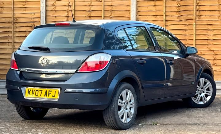 Vauxhall Astra - 1.6i 16v Active 5dr - immaculate car - Image 4