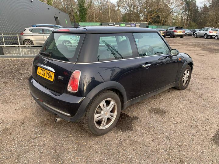 MINI Hatch - 1.6 One Euro 4 3dr - Ulez complaint,Service history - Image 3
