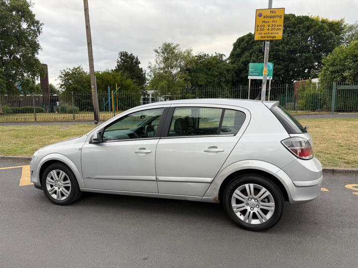 Vauxhall Astra - 1.6i 16v Design 5dr - Full Service History - Image 10