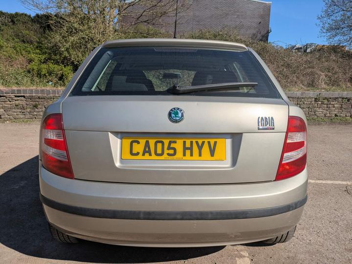 Skoda Fabia - 1.4 16V Ambiente 5dr - low miles 62k with fsh - Image 4