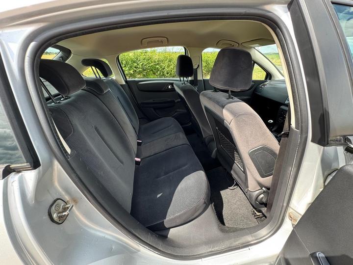 Citroen C4 - 1.6i 16V SX 5dr - Long mot! Service history! - Image 18