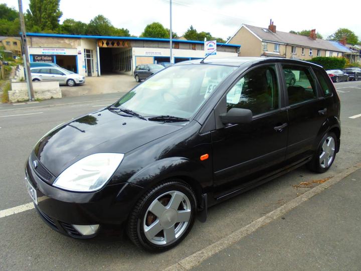 Ford Fiesta - 1.4 Zetec 5dr - TIDY LITTLE 5 DOOR HATCHBACK - Image 3