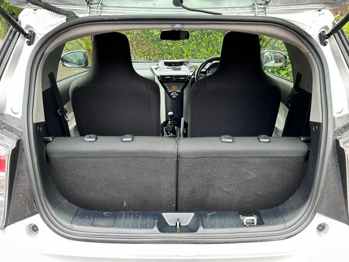 Toyota iQ - 1.0 VVT-i 2 Euro 5 3dr - 2 KEYS SERVICE HISTORY - Image 46