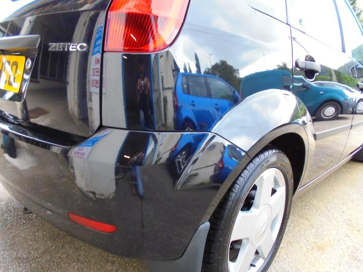 Ford Fiesta - 1.4 Zetec 5dr - TIDY LITTLE 5 DOOR HATCHBACK - Image 9