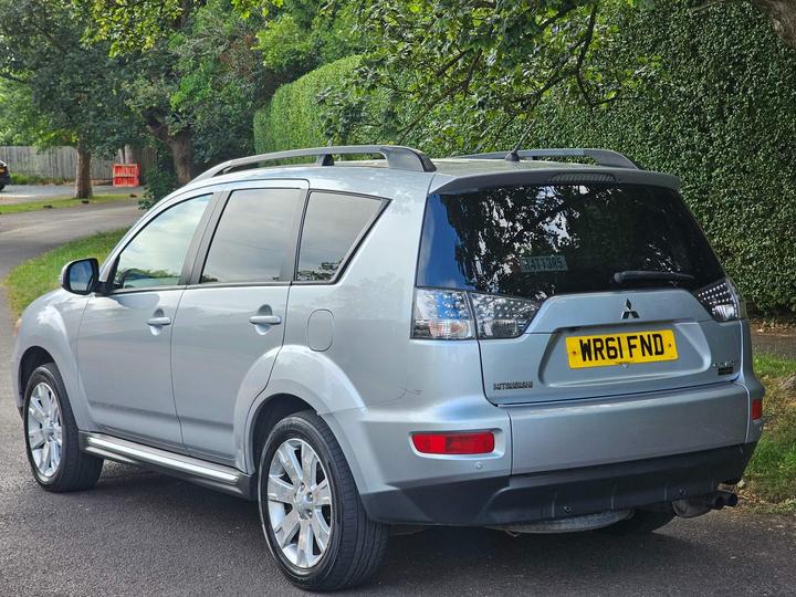 Mitsubishi Outlander - 2.2 DI-D GX4 4WD Euro 5 5dr - read advert - Image 4