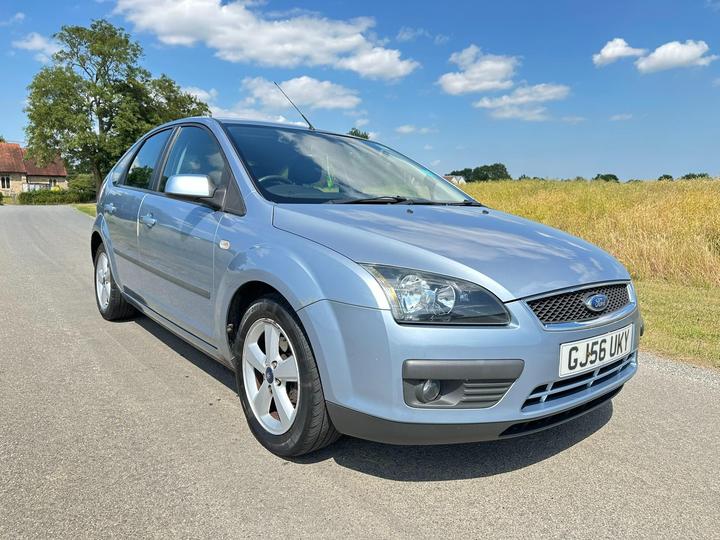 Cheap Ford Focus - 1.6 Zetec Climate 5dr - COLD AIR CONDITIONING for sale in Rochford, Essex
