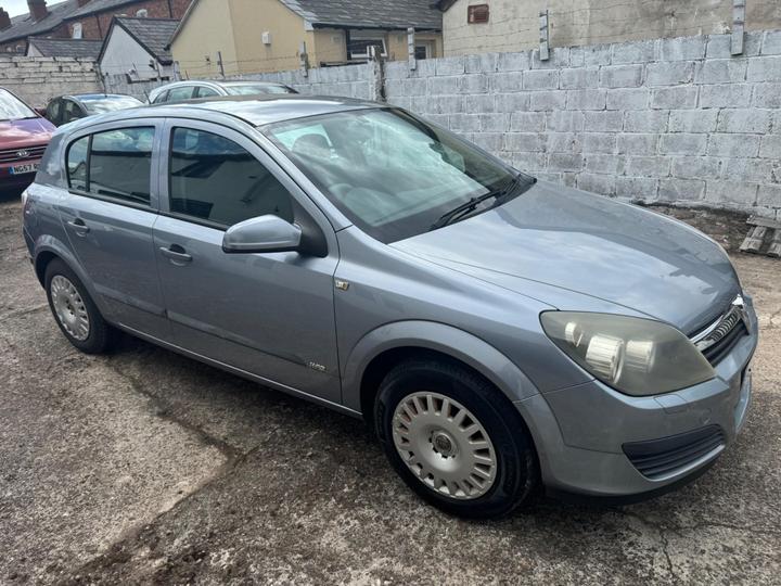 Cheap Vauxhall Astra - 1.4i 16v Life 5dr - **LOW MILEAGE ONLY 87,000** for sale in Walsall, West Midlands