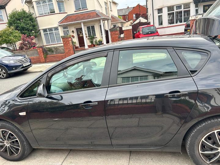 Vauxhall Astra - 1.7 CDTi ecoFLEX ES Euro 5 (s/s) 5dr - Image 2
