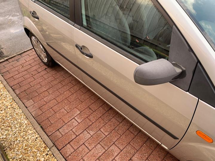Ford Fiesta - 1.4 LX 5dr (a/c) - Image 3