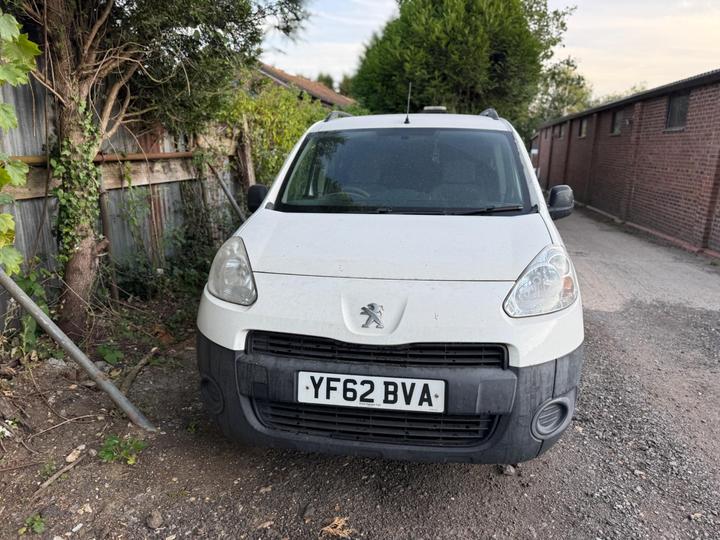 Cheap Peugeot Partner - 1.6 HDi S Crew Van L2 H1 4dr - NON RUNER-NEED NEW ENGINE for sale in Bedford, Bedfordshire