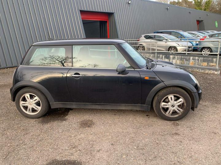 MINI Hatch - 1.6 One Euro 4 3dr - Ulez complaint,Service history - Image 2
