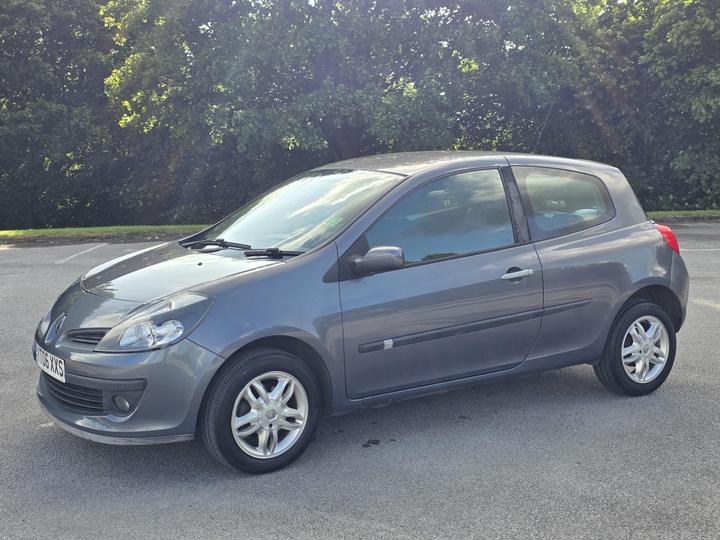 Renault Clio - 1.4 16v Dynamique 3dr - LOW MILES+2 OWNERS - Image 2