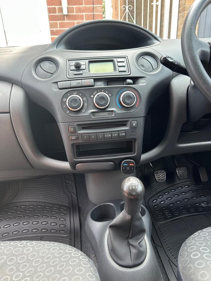 Toyota Yaris - 1.0 VVT-i T3 5dr - full service history - Image 13