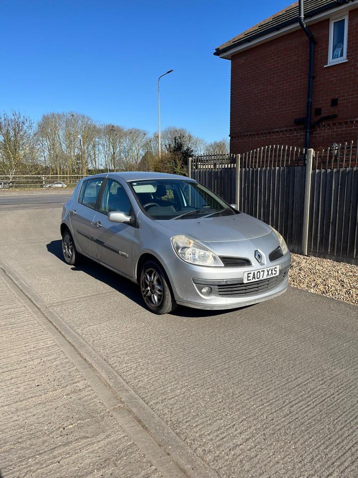 Renault Clio - 1.5 dCi Rip Curl 3dr - 35 TAX, PART EX TO CLEAR - Image 2