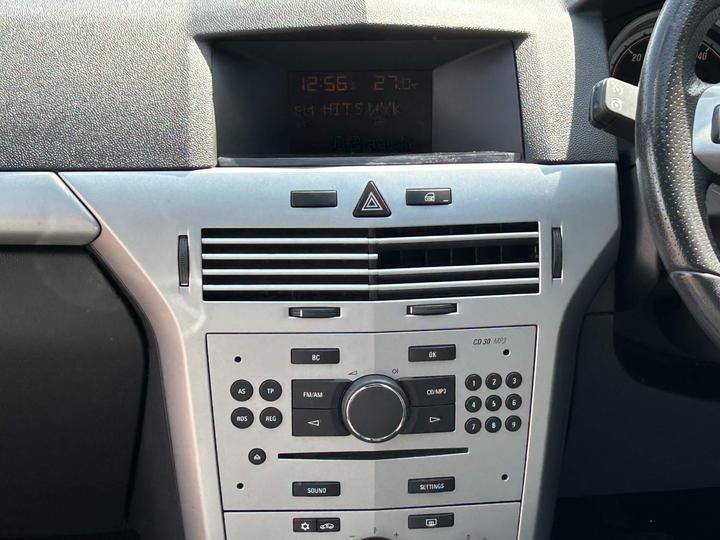 Vauxhall Astra - 1.9 CDTi SXi Sport Hatch 3dr - SH | PANORAMIC WINDSCREEN - Image 23