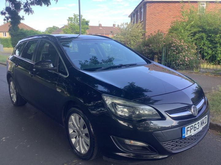 Cheap Vauxhall Astra - 1.7 CDTi ecoFLEX Tech Line Sports Tourer Euro 5 (s/s) 5dr - MOT JUNE 2026 (28-06-2026) for sale in Reading, Berkshire
