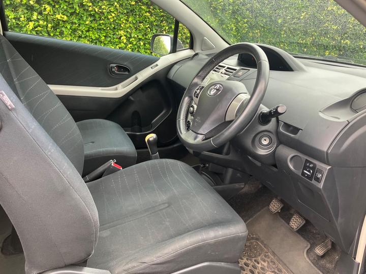 Toyota Yaris - 1.0 VVT-i T3 3dr - Low mileage, 2 previous owners - Image 5