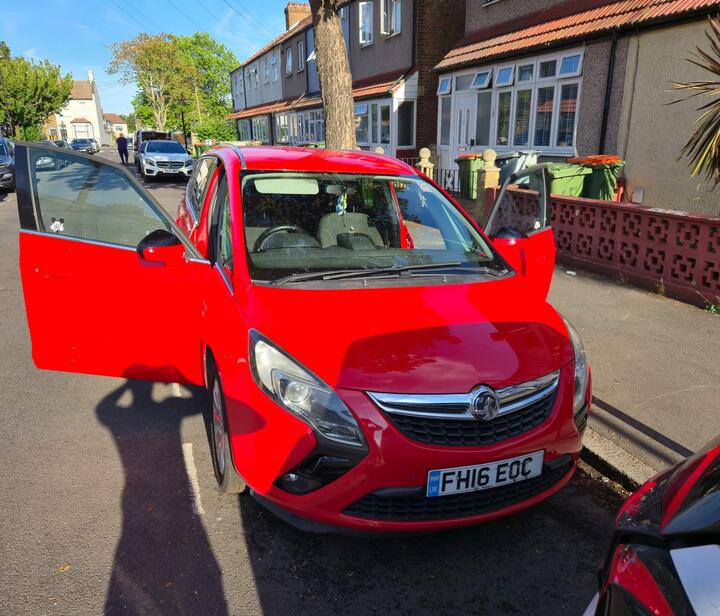Cheap Vauxhall Zafira Tourer - 1.4i Turbo Energy Euro 6 5dr - SOLD AS SPARES OR REPAIRS ! for sale in East Ham, Greater London