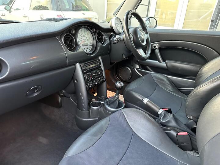 MINI Hatch - 1.6 Cooper Euro 4 3dr - Alloys,A/C,Low Mileage,Tax&Ins - Image 45
