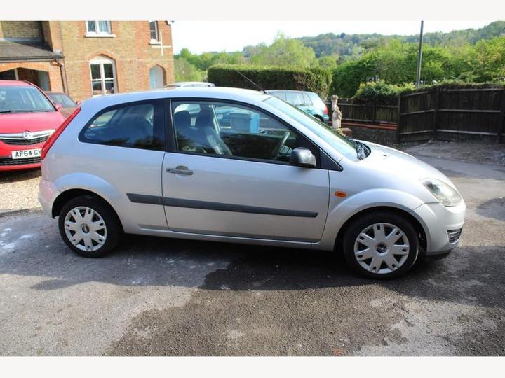 Ford Fiesta - 1.25 Style Climate 3dr - F/SERVICE/HISTORY MOT 9/2/26 - Image 3