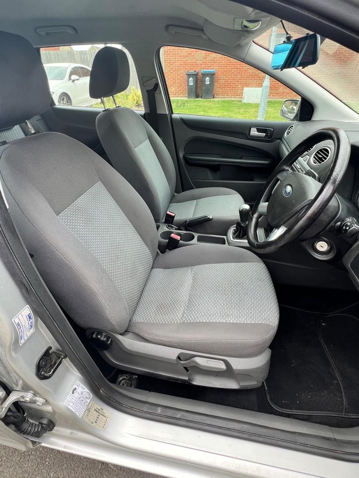 Ford Focus - 1.6 LX 5dr - Image 4