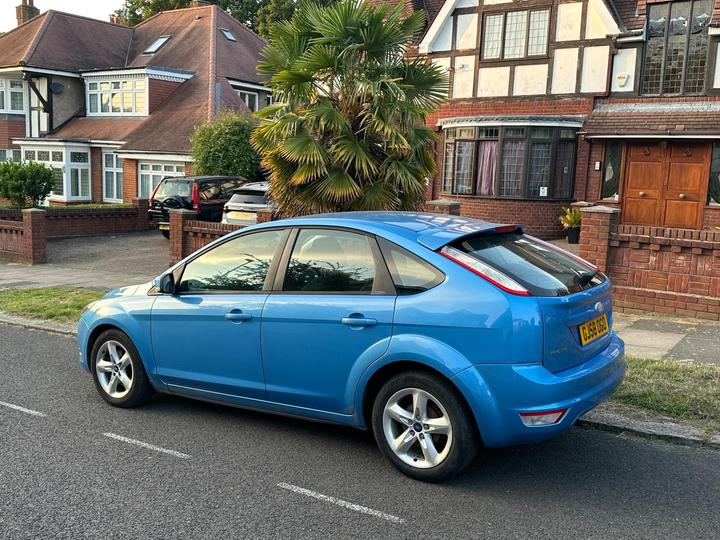 Ford Focus - 1.6 Zetec 5dr - ULEZ FREE / DRIVES SPOT ON - Image 5