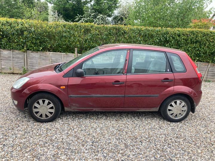 Ford Fiesta - 1.4 Ghia 5dr - great run around CHEAP - Image 3