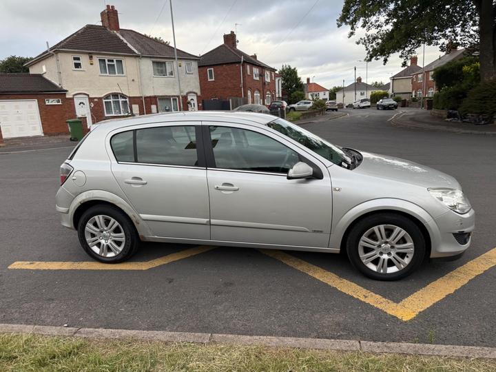 Vauxhall Astra - 1.6i 16v Design 5dr - Full Service History - Image 12