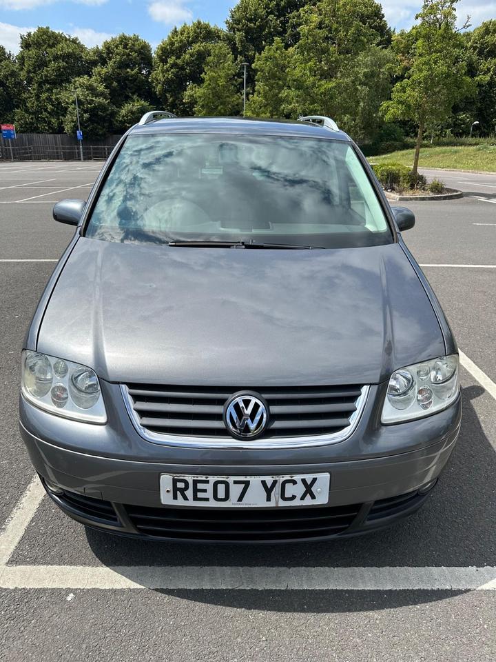 Cheap Volkswagen Touran - 2.0 TDI Sport 5dr (5 Seats) - no signe,run absolutely perfec for sale in Reading, Berkshire