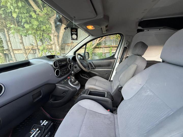 Peugeot Partner - 1.6 HDi S Crew Van L2 H1 4dr - NON RUNER-NEED NEW ENGINE - Image 5