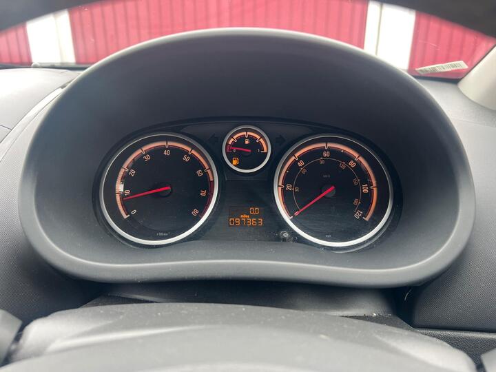 Vauxhall Corsa - 1.2i 16v Design 3dr (a/c) - FULL SERVICE HISTORY/LONG MOT - Image 19