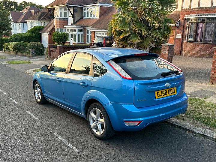 Ford Focus - 1.6 Zetec 5dr - ULEZ FREE / DRIVES SPOT ON - Image 6