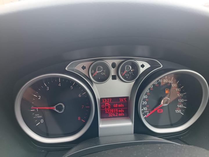 Ford Focus - 1.6 Zetec 5dr - Ideal for fixer project! - Image 8