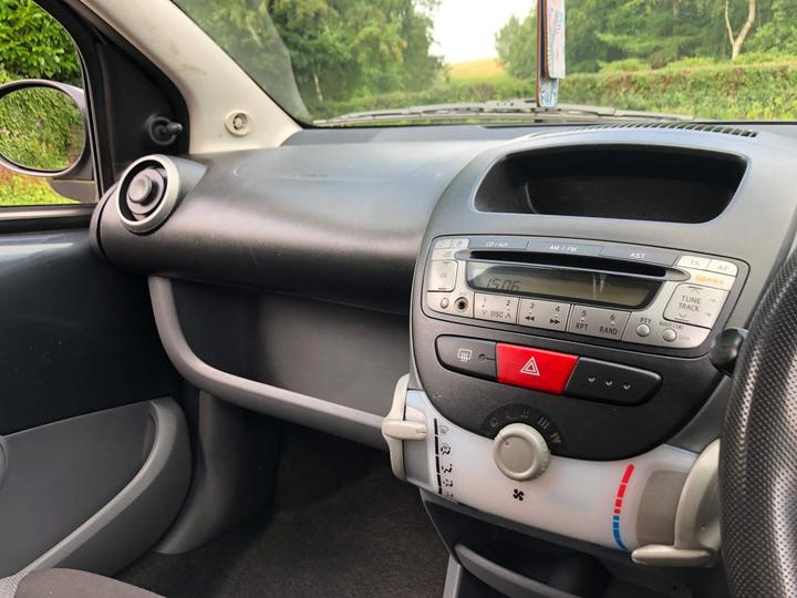 Toyota AYGO - 1.0 VVT-i + Euro 4 5dr - 2 KEYS, FSH PORTFOLIO - Image 19