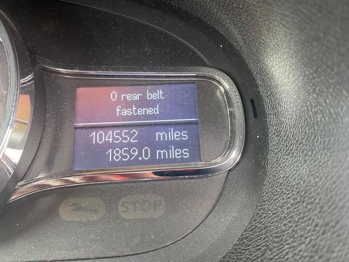 Renault Megane - 1.6 16V Dynamique TomTom 3dr - 6 SPEED GEARBOX,5 DOOR HATCH. - Image 30