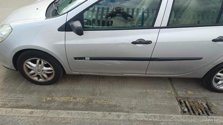 Renault Clio - 1.4 16v Expression 5dr - ++ ONLY 51499 MILES FROM NEW + - Image 8
