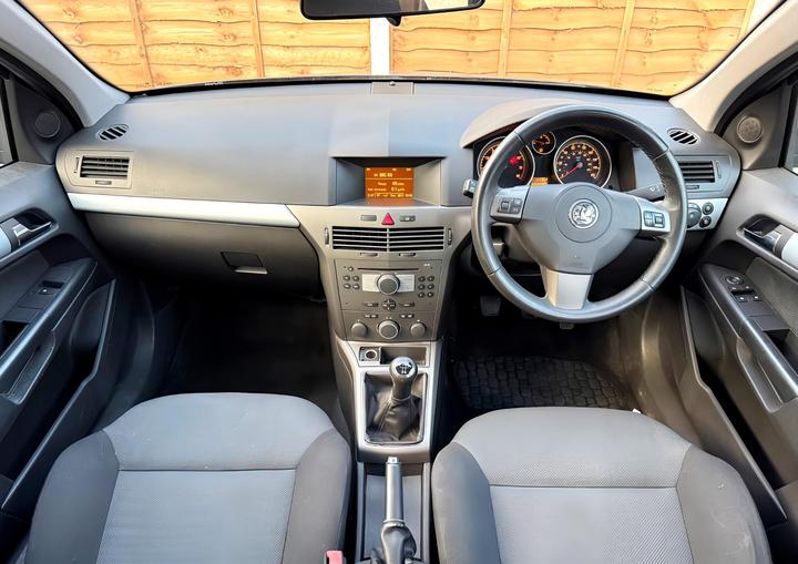 Vauxhall Astra - 1.6i 16v Active 5dr - immaculate car - Image 28
