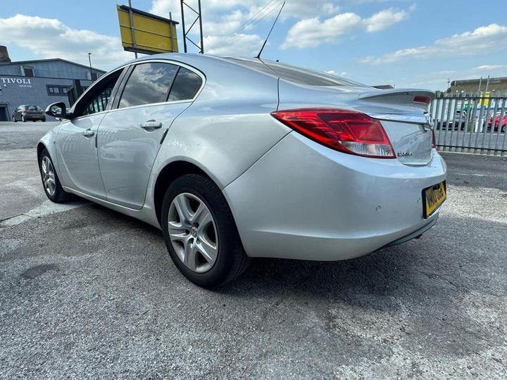 Vauxhall Insignia - 2.0 CDTi ecoFLEX Exclusiv Euro 5 5dr - Image 10