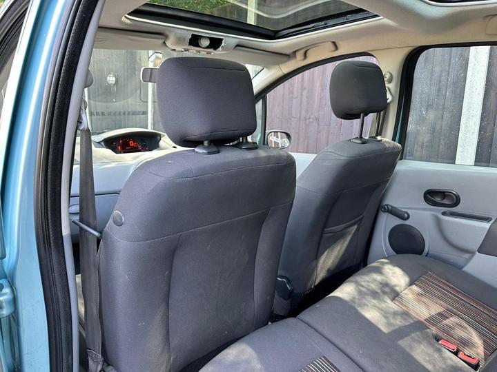 Renault Modus - 1.2 TCe 16v Expression 5dr - ULEZ-PANORAMIC ROOF-BUYNOW - Image 24