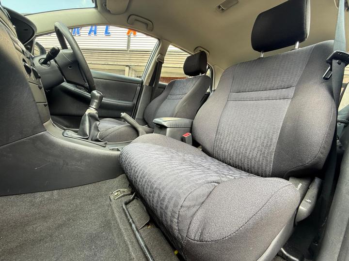 Toyota Corolla - 1.4 VVT-i T2 5dr - Great first time car - Image 13