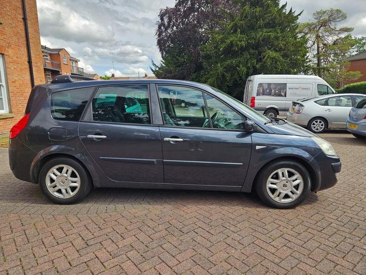 Renault Grand Scenic - 2.0 VVT Dynamique S 5dr - *** 7 SEATS, DVD SCREENS *** - Image 12