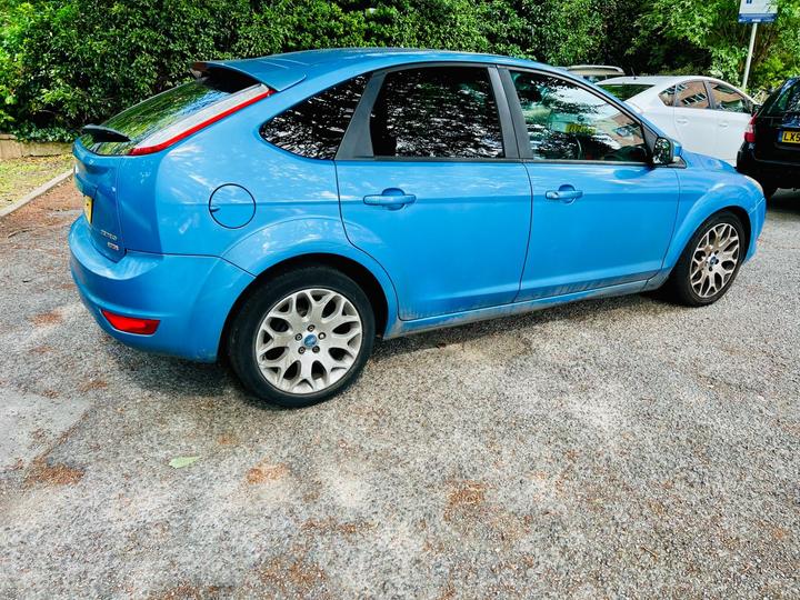Ford Focus - 1.6 TDCi DPF Zetec 5dr - Image 3
