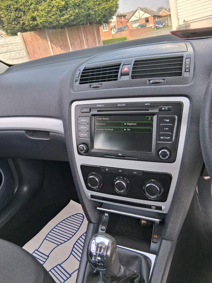 Skoda Octavia - 1.6 TDI SE Hatchback 5dr Diesel Manual Euro 5 (105 ps) - COMES WITH 12 MONTHS MOT - Image 12