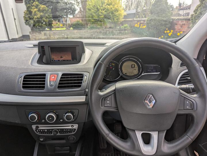 Renault Megane - 1.6 16V Dynamique TomTom Euro 5 3dr - MOT Due: 02/04/2026 !! - Image 10