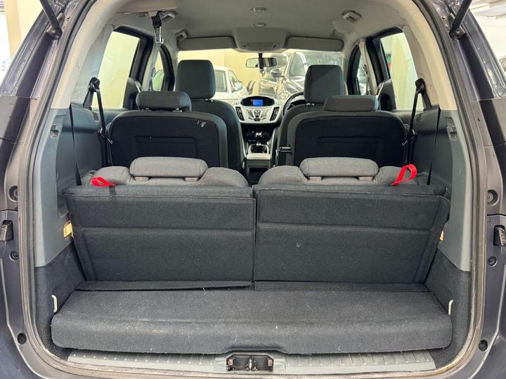Ford Grand C-Max - 1.6 TDCi Zetec Euro 5 5dr - DRIVES A1 - Image 11