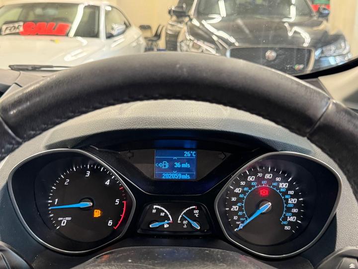 Ford Grand C-Max - 1.6 TDCi Zetec Euro 5 5dr - DRIVES A1 - Image 15